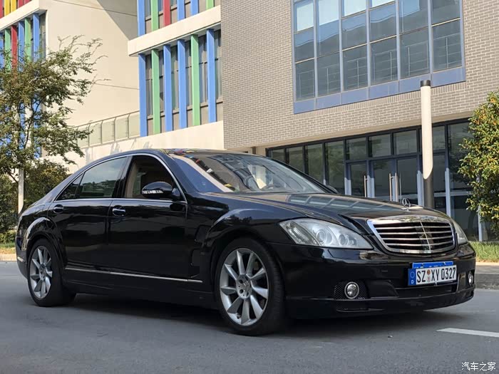 偶遇强迫症车主的奔驰w221s350,看了车流口水