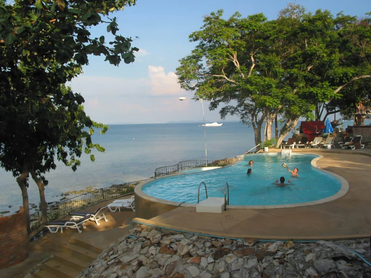 准备好去旅行,感受海水的味道.