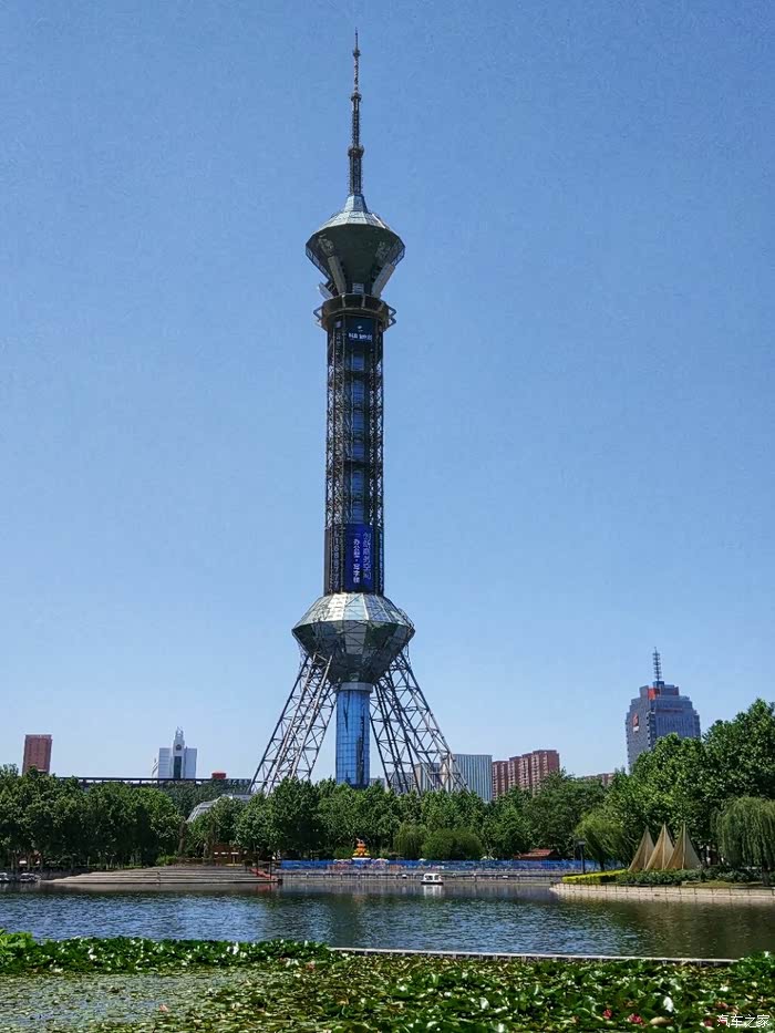 是石家庄的标志性建筑,很高,景色环境保护是每个人的职责!