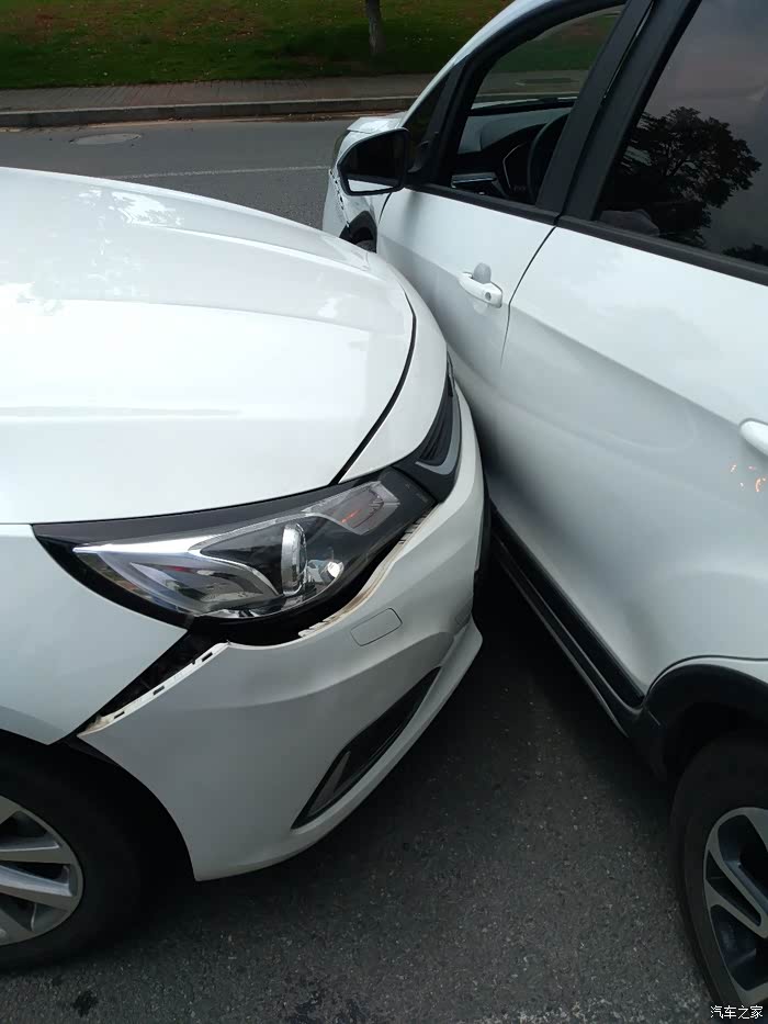 【图】被撞了._远景x3论坛_汽车之家论坛