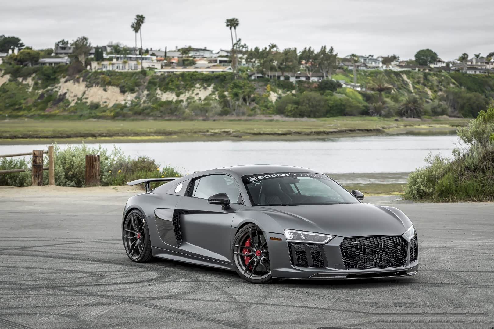 奥迪r8改装碳纤维前唇后唇