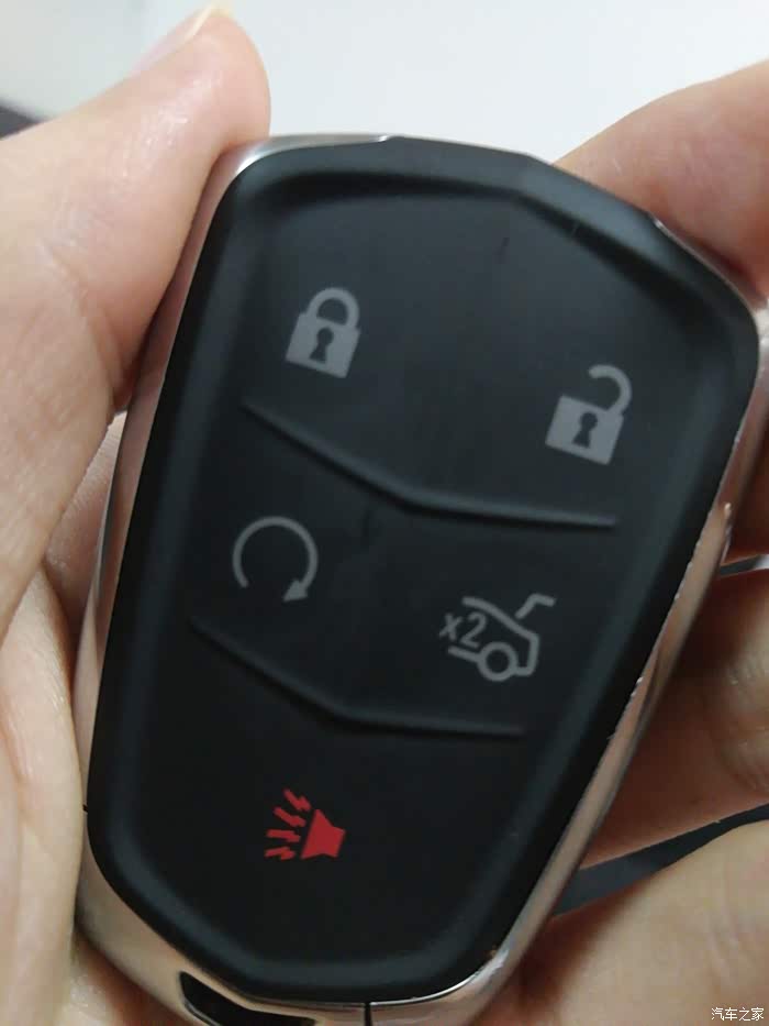 钥匙上本来就是五个按键好吧