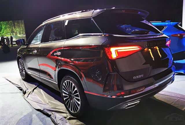 捷途x95采用了最新家族设计语言,视觉效果显得年轻动感.