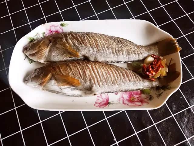 十月吃鱼的季节大连人口中的黄鱼棒子这么做连刺都不剩