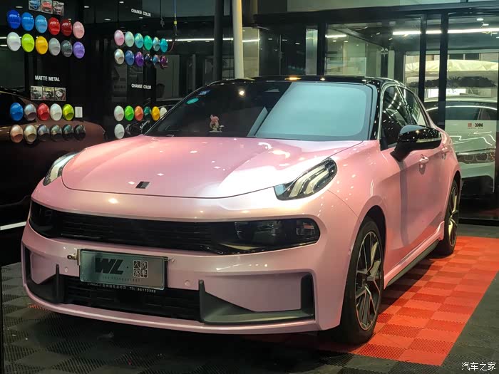 领克03装贴马卡龙樱花粉车身改色膜