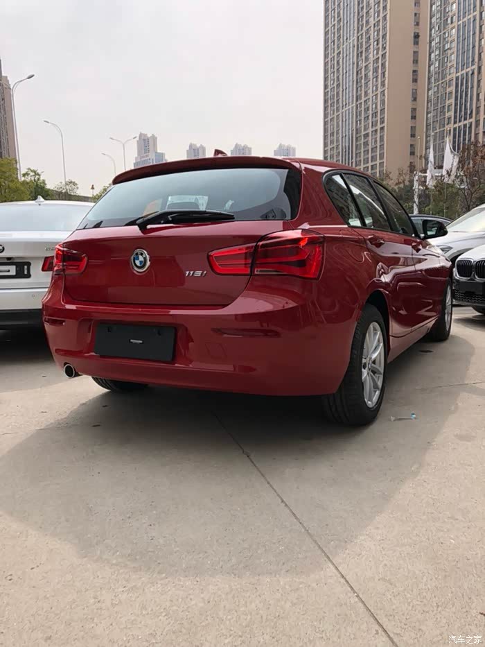 进口宝马1系墨尔本红提车中
