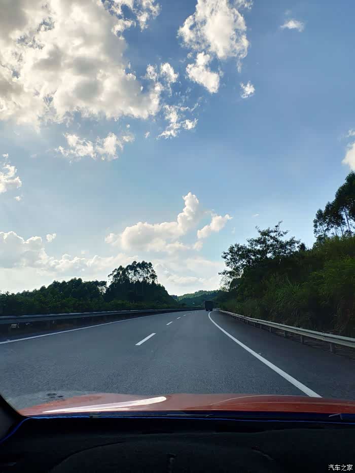 风景不错,这样风景开车觉好舒服.