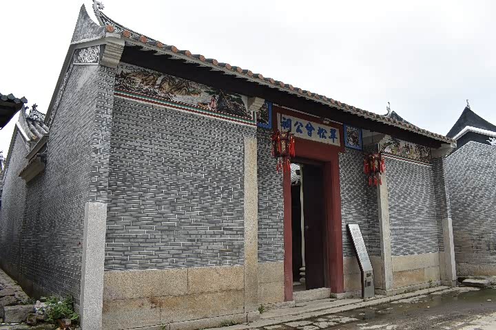 我与小七共赏翠松曾公祠