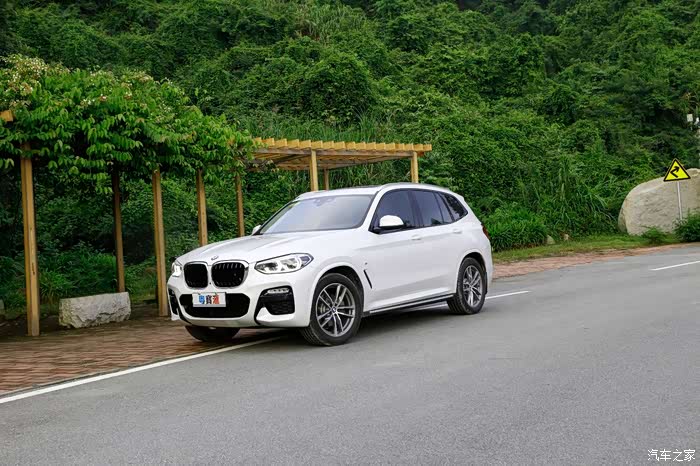 宝马x3 25im运动矿石白 3000千公里提车作业