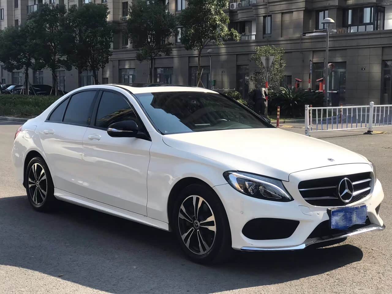 奔驰c200运动版,mra平台,车身尺寸得到提升