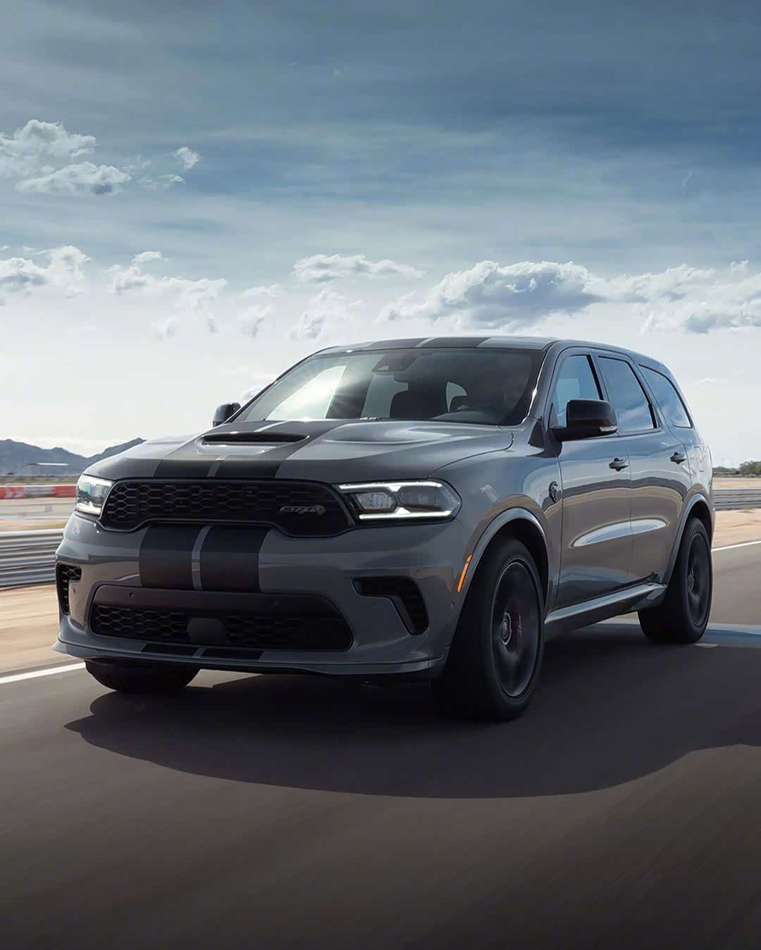 道奇durango srt地狱猫,710马力.