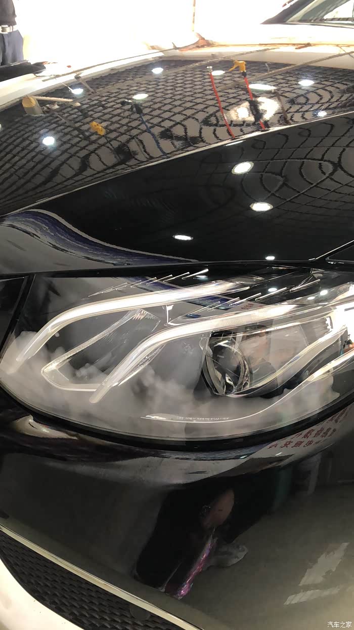 20款奔驰e大灯起雾是正常现象吗?