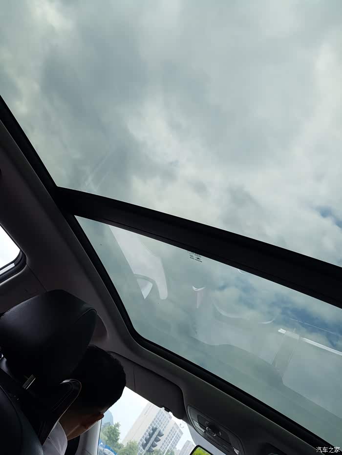 最爱名爵zs的颜值,超大天窗也很不错,反正用着很顺手!