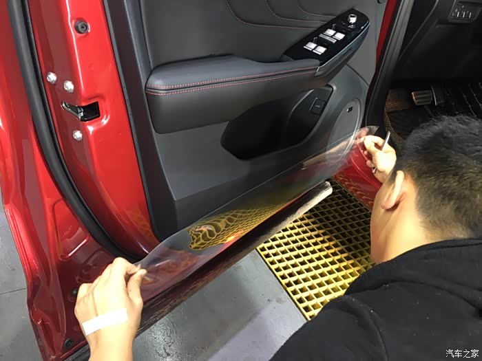 冰城wey车会vv5门板及底槛的犀牛皮贴膜保护