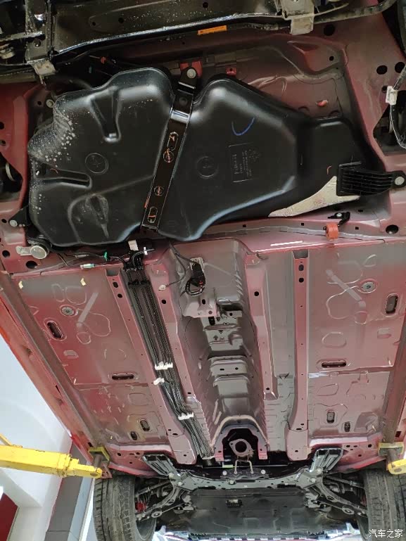 【图】stline电音红底盘装甲加排气管喷涂作业_福克斯论坛_汽车之家