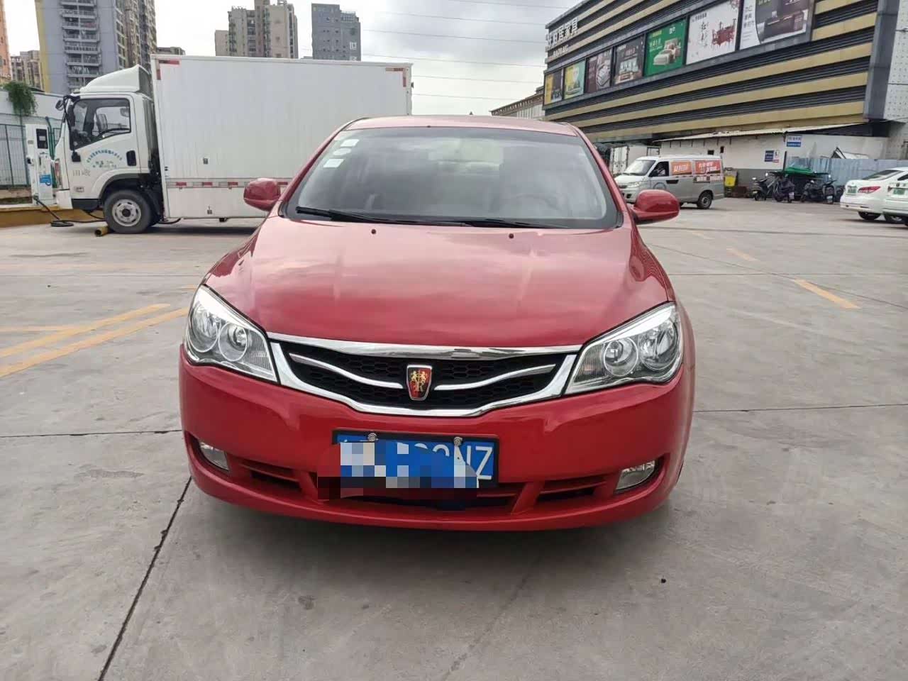 红色的荣威350有点骚.