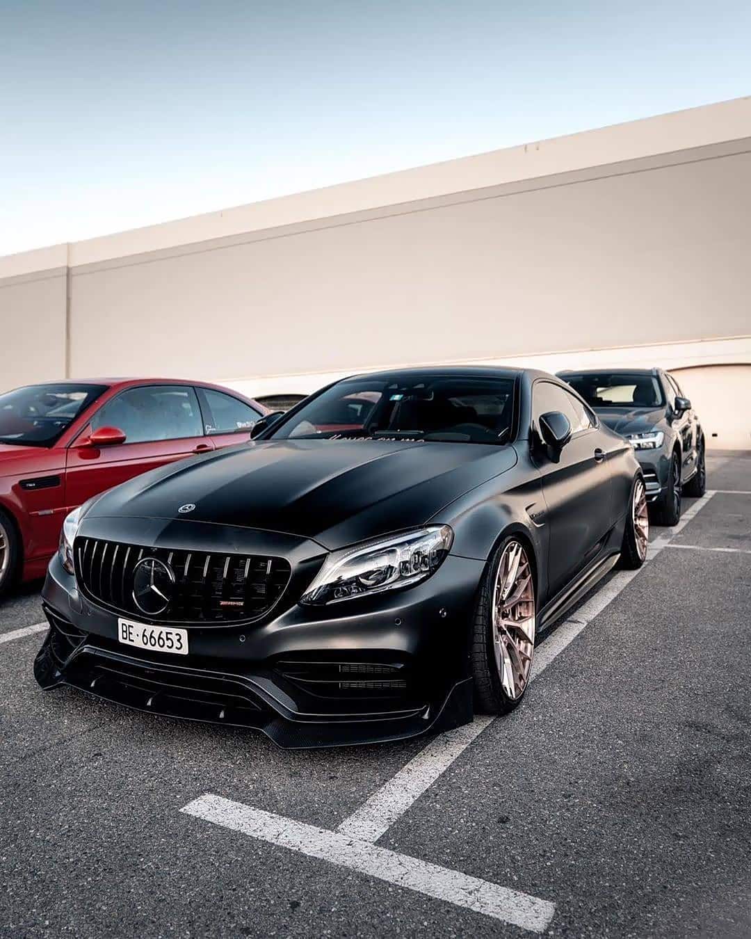 梅赛德斯奔驰amg c63 黑色的真帅