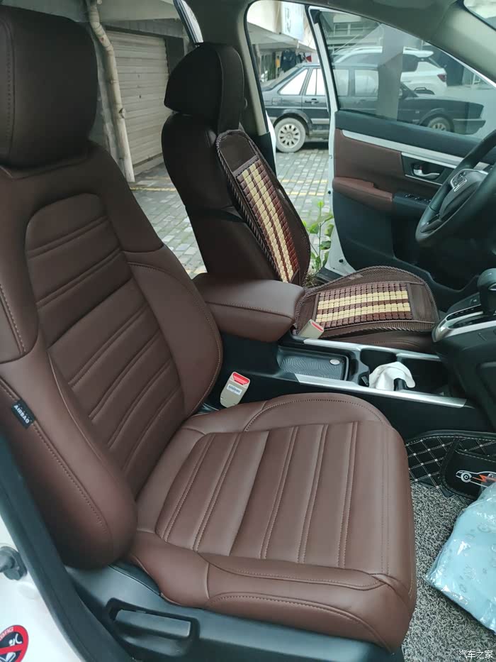 今天新装了超纤皮座椅改装不看还好点看着改让你受不了拆完