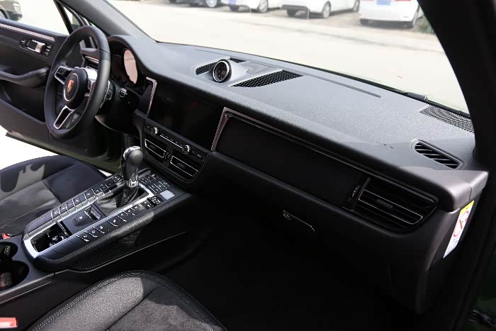 19macan改红黑内饰作业