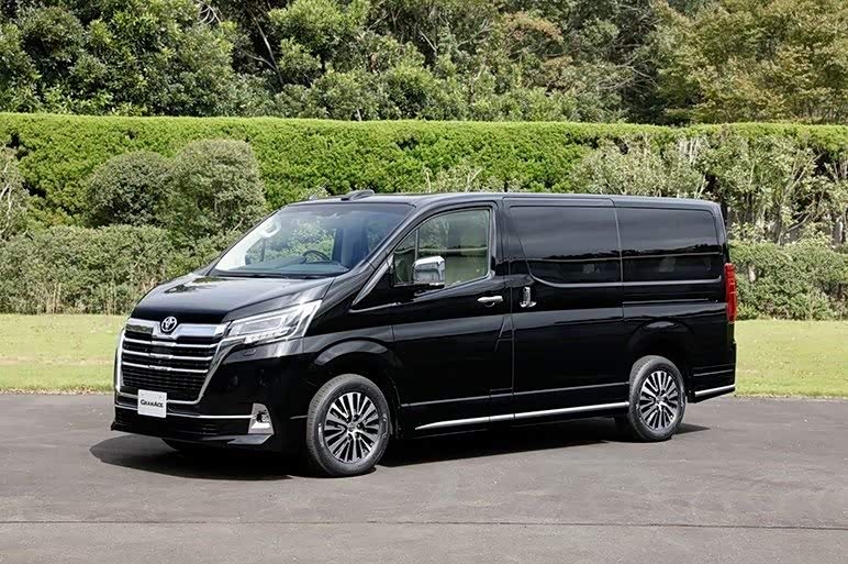 丰田的granace虽然身材跟原来的海狮类似是一副大面包的