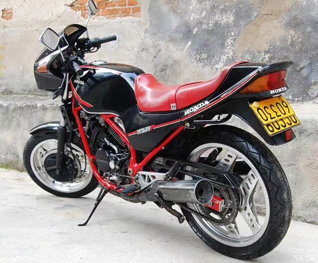 个人收藏第七贴82年本田vt250f
