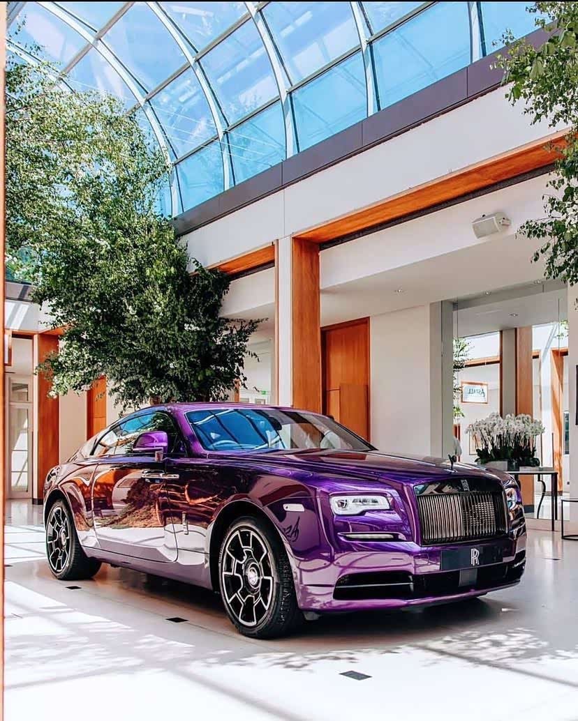 劳斯莱斯wraith妖艳异常的紫色不愧名为"魅影"