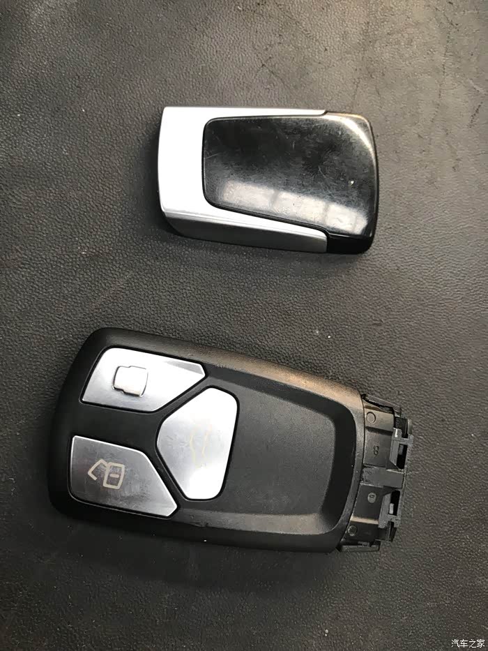 奥迪q7钥匙更换电池教程