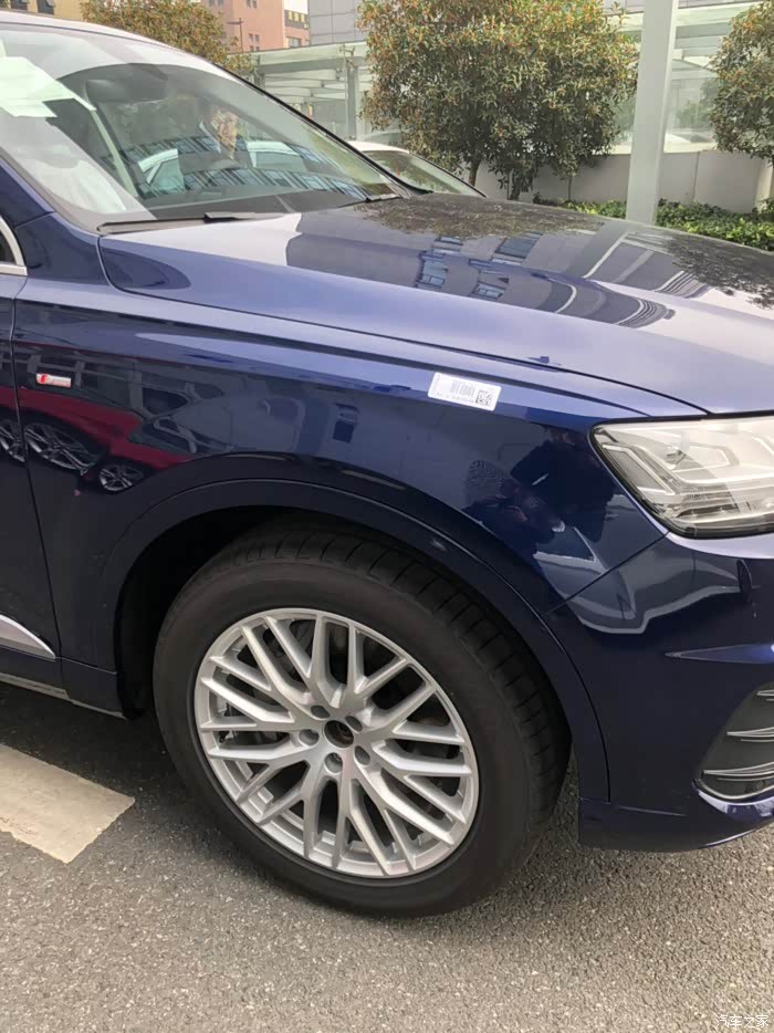 【图】4s店刚到一台纳瓦拉蓝_奥迪q7论坛_汽车之家论坛