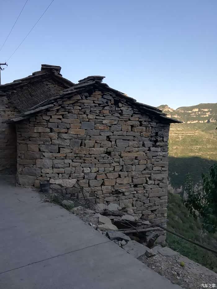 西井山村穽底挂壁公路林州太行大峡谷四日游