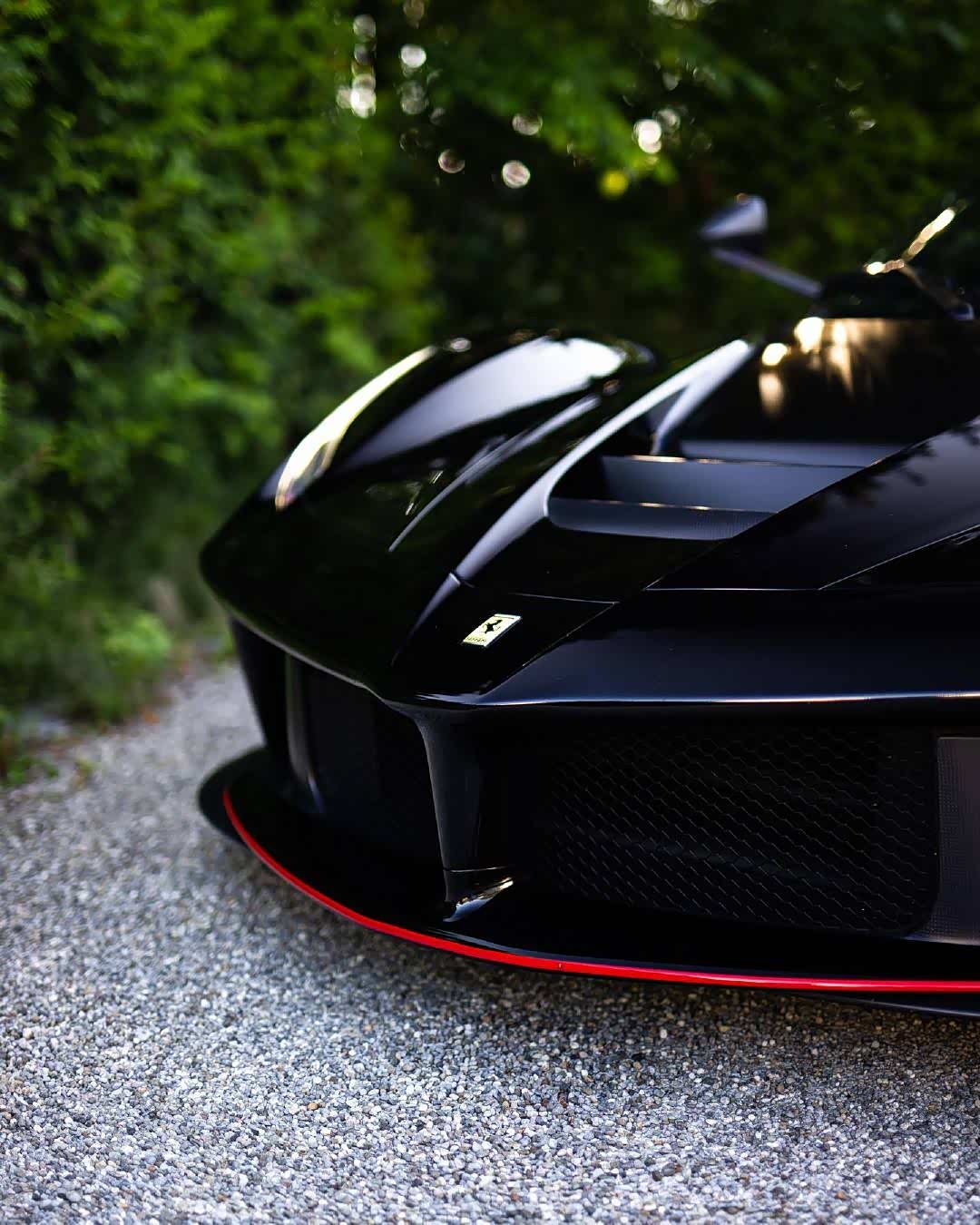 法拉利laferrari黑色很帅