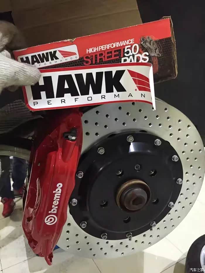 奥迪a4l刹车升级brembof50刹车卡钳改装案例