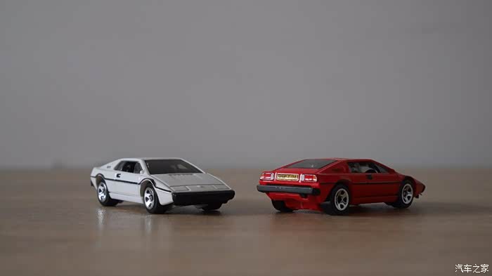 我的风火轮小跑车:lotus esprit s1 红白双煞