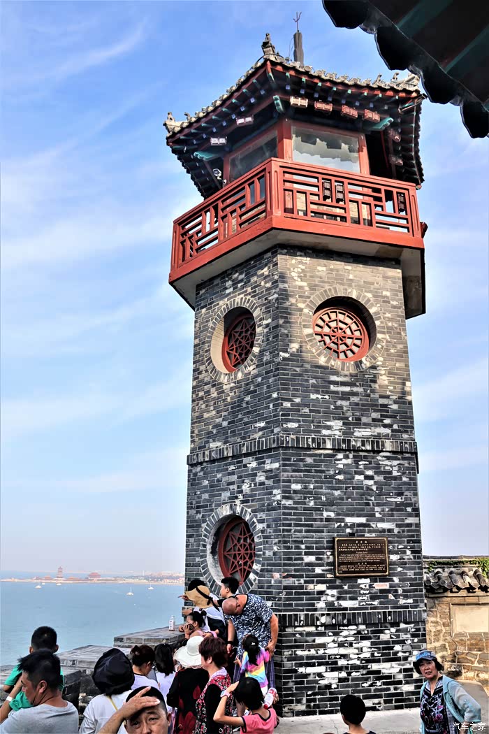 这是最东边的"普照楼",是蓬莱阁的最高点,标志性建筑