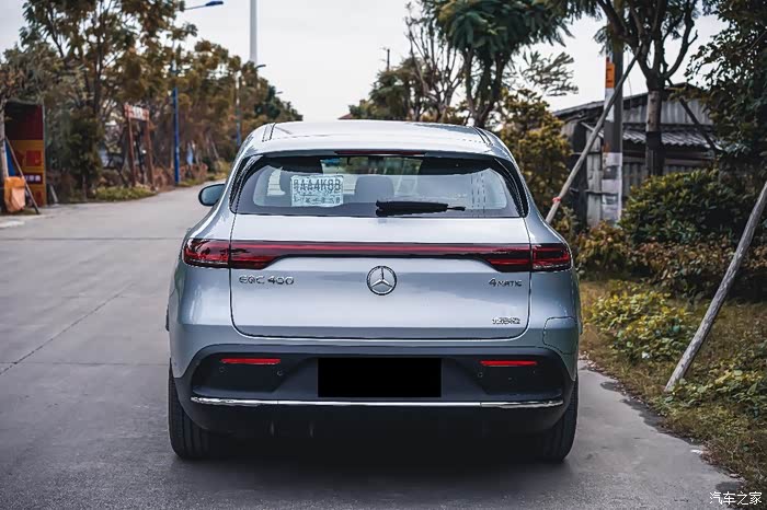这个奔驰eqc以豪华舒适为主导,跟其他电动车的科技感不一样