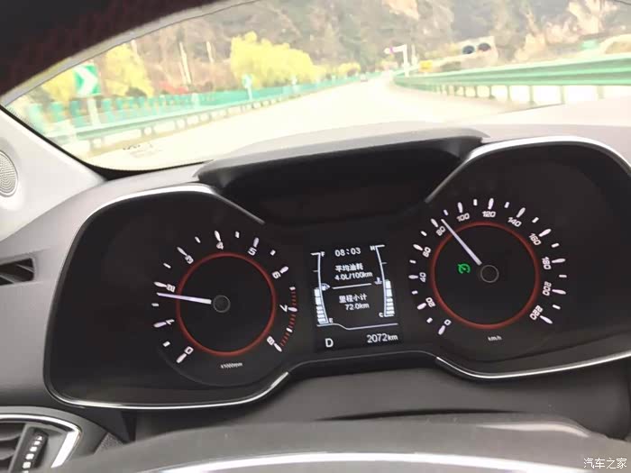 我来晒晒油耗在西康高速上跑了一小时发现油耗很低真的很低