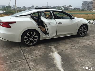 等了20天 白色西玛提车