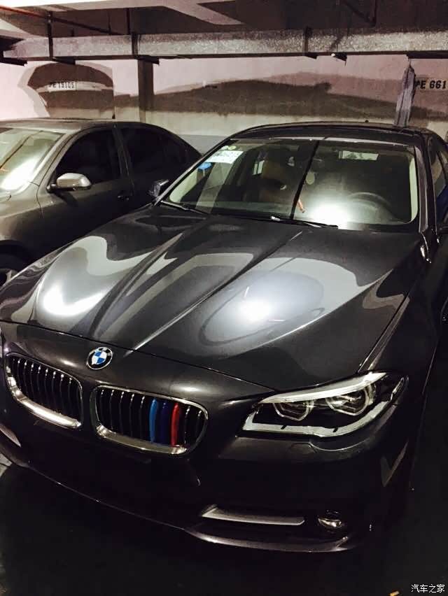 【图】满街的白色黑色香槟色,看看5系的矿石灰吧_宝马5系论坛_汽车之
