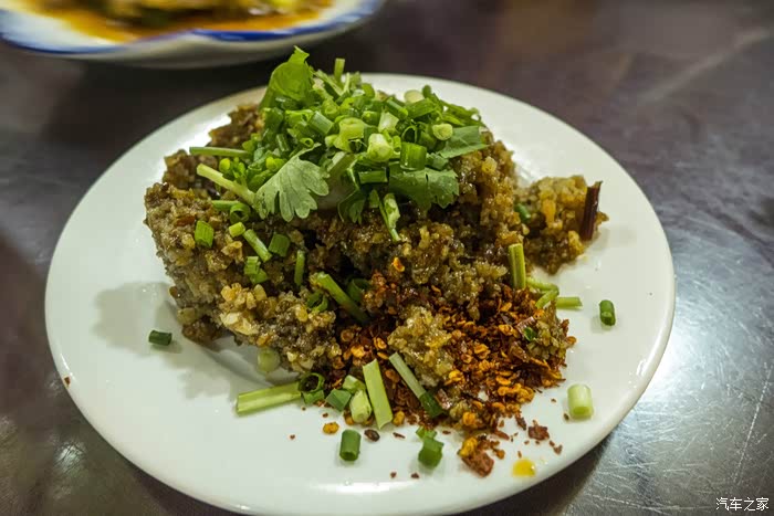 老司机开v60cc带一堆妹子到孟获城拍草原大片