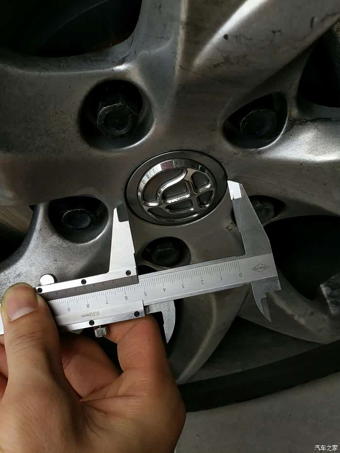 有谁知道h3的轮毂孔距准备换轮毂还不确定孔距不敢下手