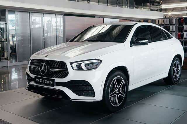 全新奔驰glecoupe白色的车身涂装彰显了运动气质
