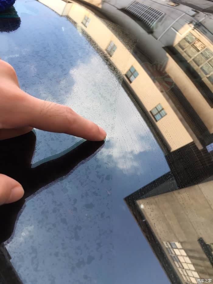请问挡风玻璃上的雨水痕迹怎么去除洗车达人进