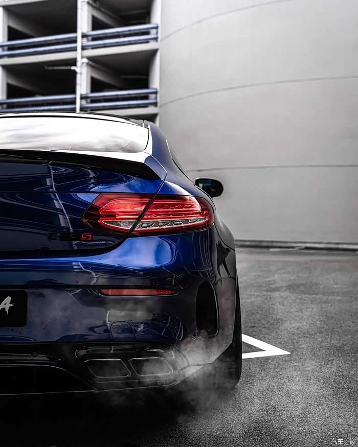 mecedes-benz amg c63s 西装暴徒