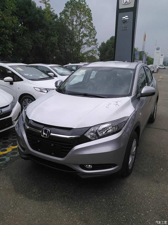 准备买缤智冰河银,是不是很浅,看着非常刺目的那种银色呀