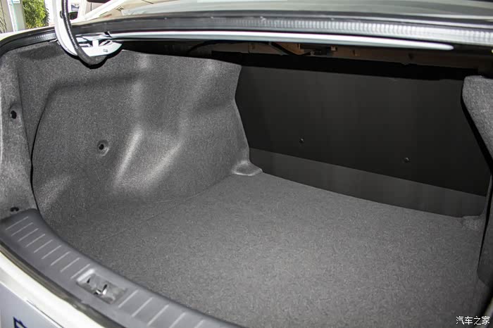 智联科技 抢先体验# 开启"星"高度 体验启辰d60后备箱的容积真的很大
