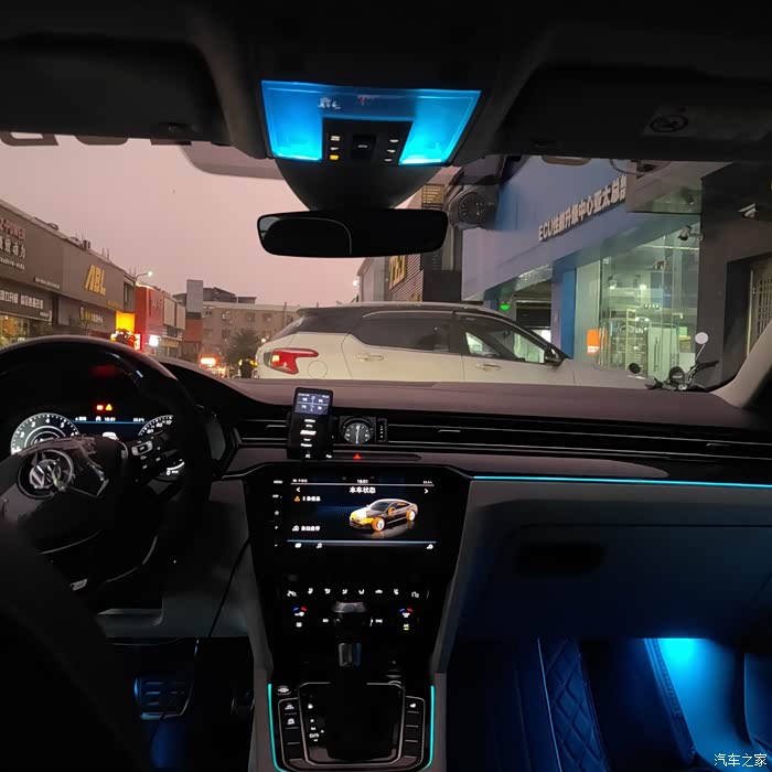 大众cc380卡库金改装氛围灯和迎滨灯过程和效果