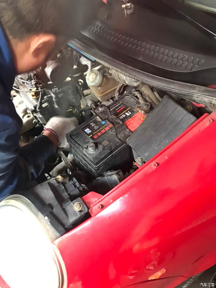 更换起动机磁力开关作业