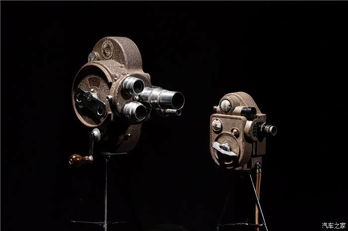 这个就有意思这早起拍电影用发条式摄影机用电拧发条就能拍太有意思