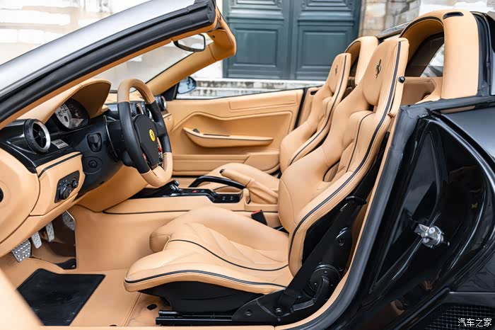 黑色的法拉利ferrarisaaperta豪华的座椅