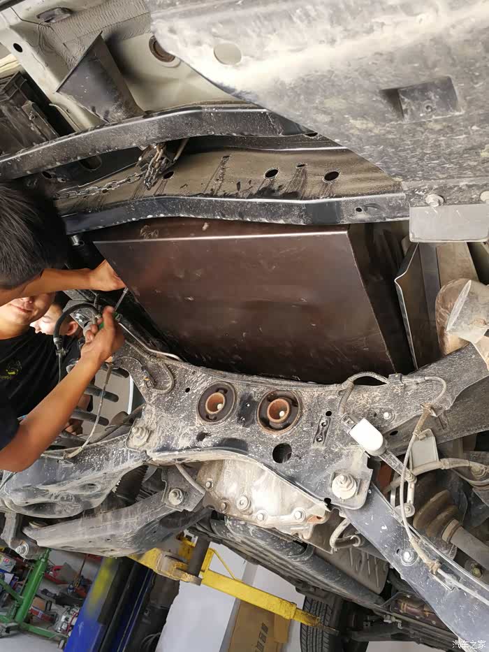 途乐加装副油箱原来挺简单