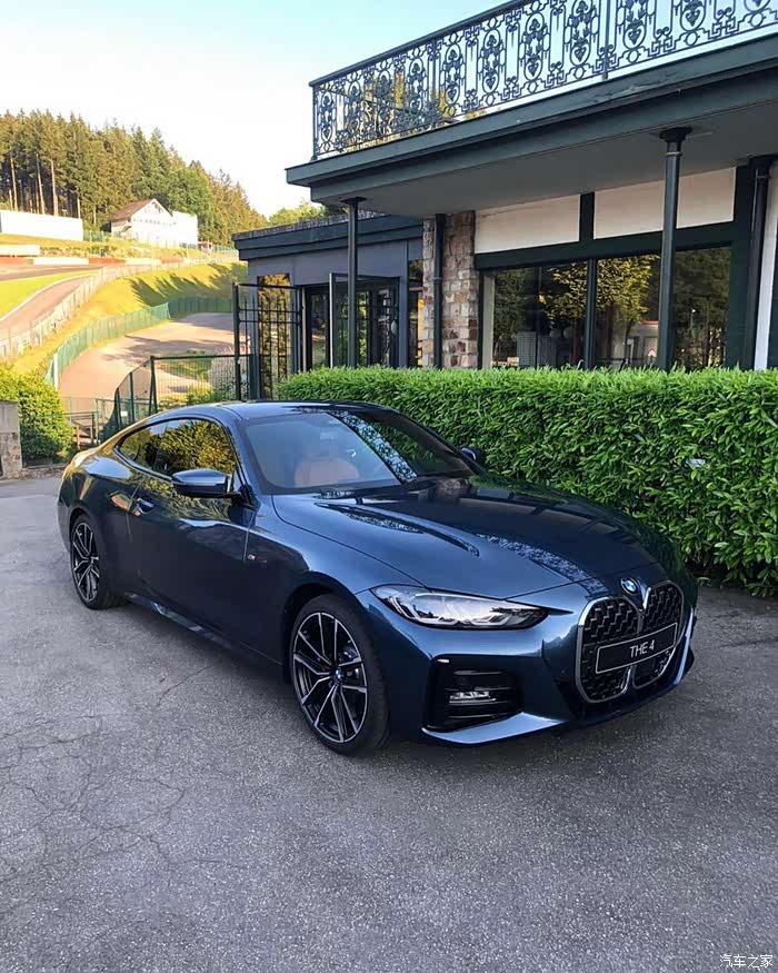 全新宝马4系实拍图看着看着就习惯了这大鼻孔其实也挺好看的